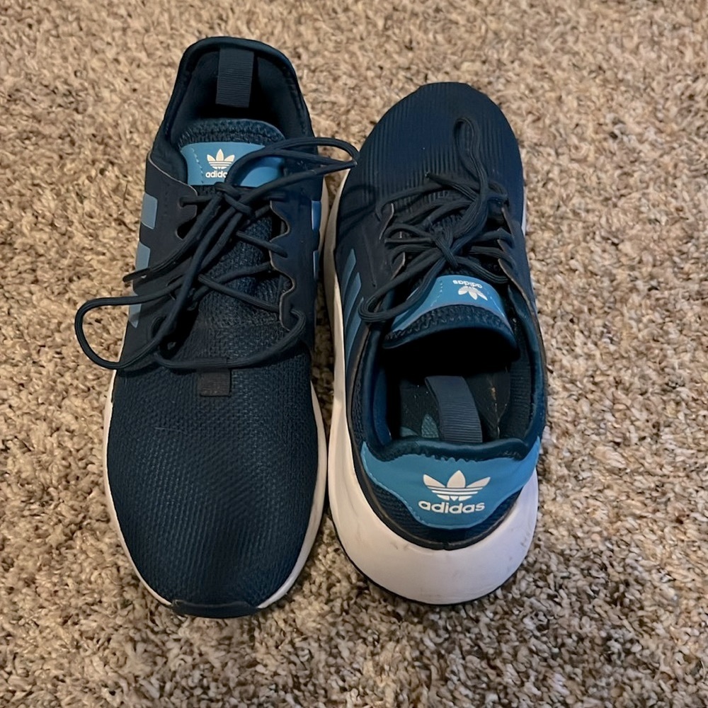 Adidas shoes - Picture 3 of 4